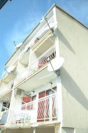 Apartments with a parking space Split - 13335